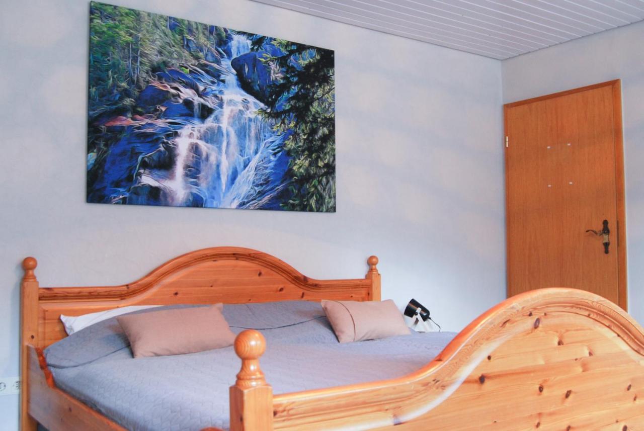 Gaestehaus An Der Moseltherme ทราเบิน-ทราร์บาค ภายนอก รูปภาพ